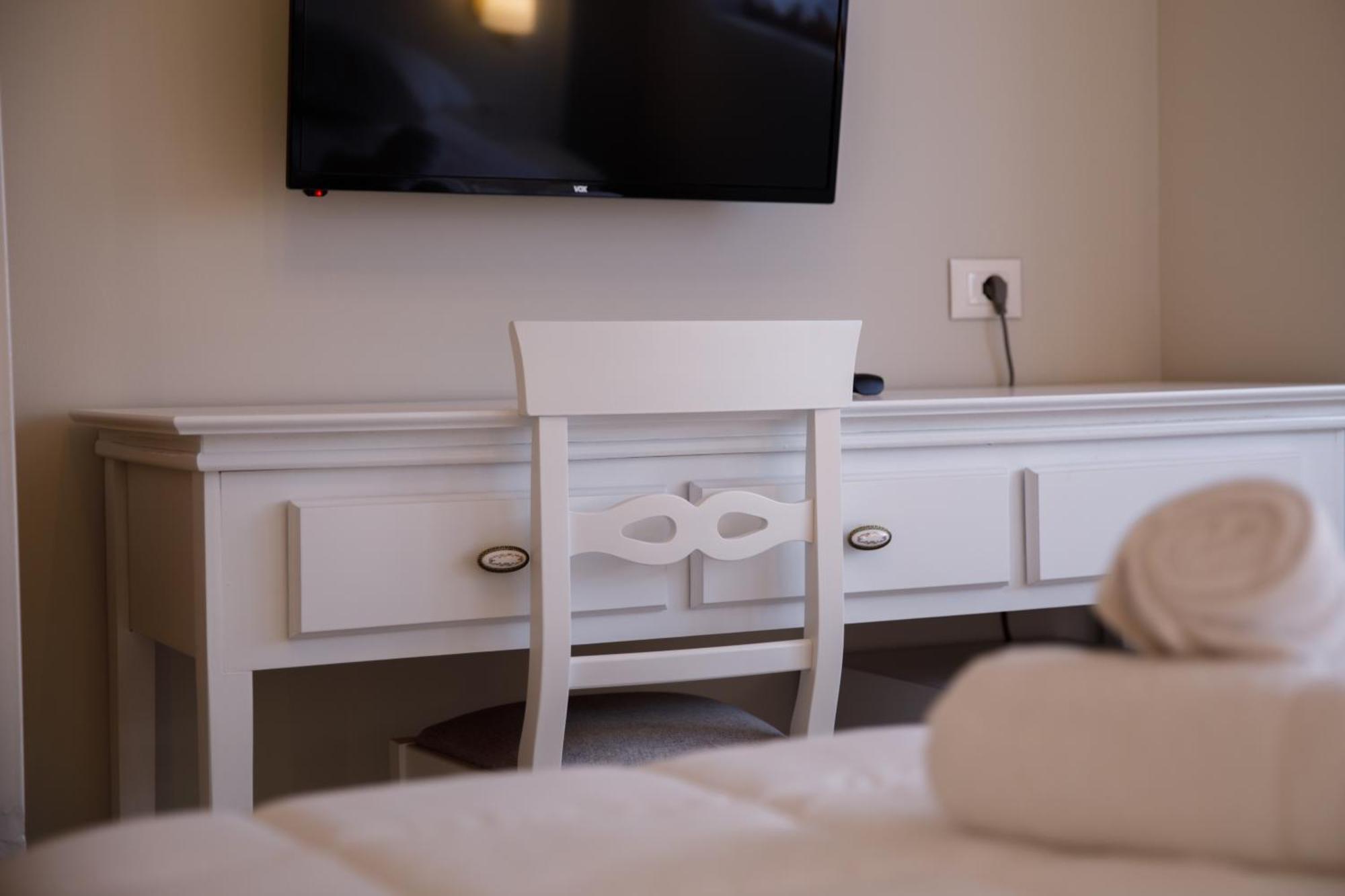 Hotel Bujtina Sophie 4*